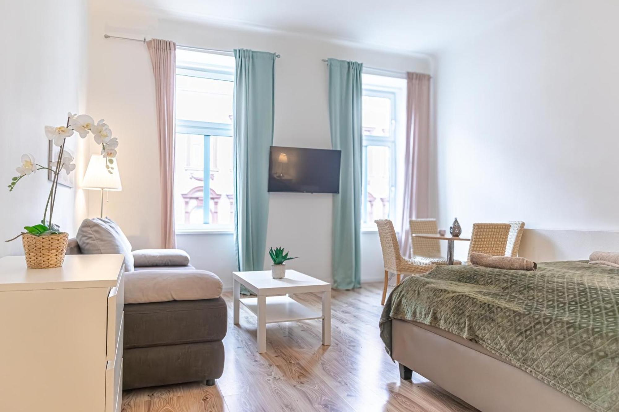 Charming 2br With Location In Appartement *