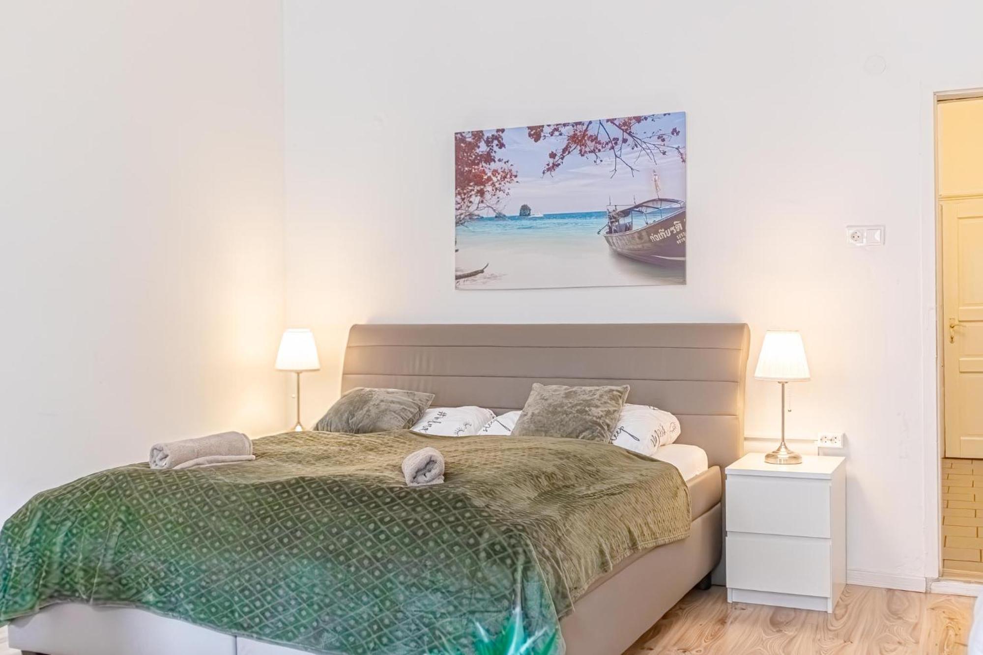 Appartement Charming 2br With Location In