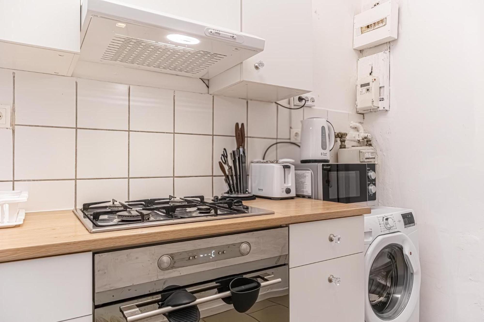 Charming 2br With Location In Appartement *