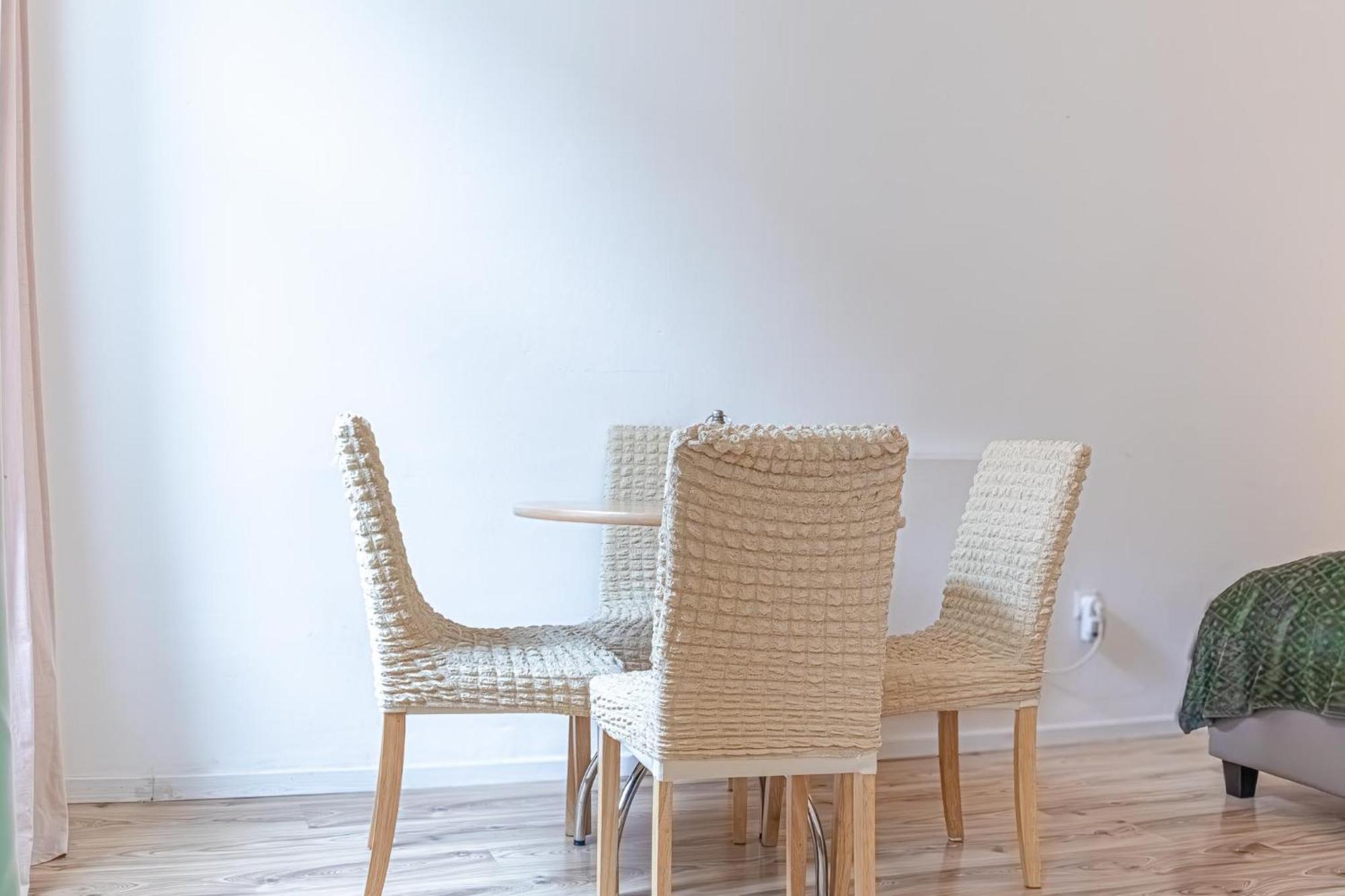 Charming 2br With Location In Appartement *