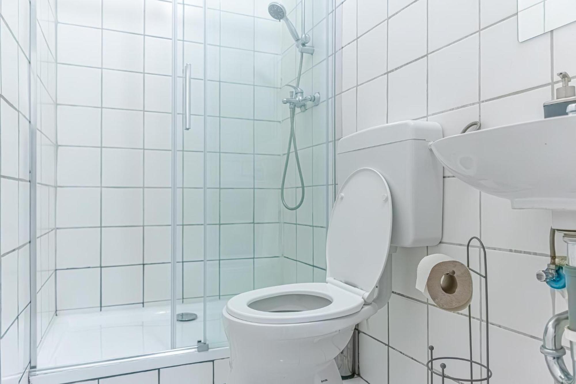 Charming 2br With Location In Appartement *